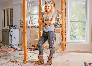 MotorTrend Star Cristy Lee Uncovers Monumental Deals for Clients Desperate to Find Their Perfect Home in New HGTV Series “Steal This House”