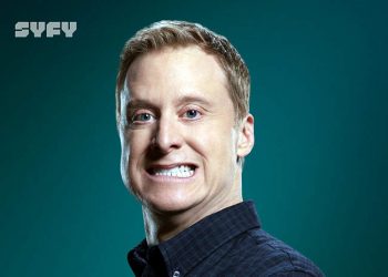 “Resident Alien” Will Return for Season 3 on Syfy