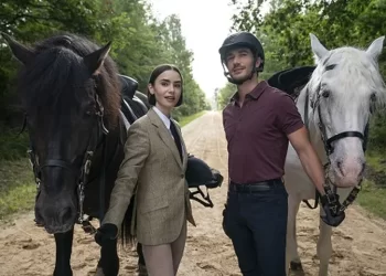 Benvenuto! “Emily in Paris” Season 5 First Look & Date Announcement [GALLERY]