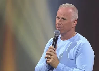 Gerry Dee Returns to the Mic for His First Global Special: “Gerry Dee: Funny You Should Say That” Only on Netflix November 18