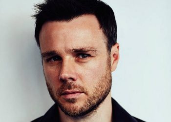 Rupert Evans Joins the Cast of “Bridgerton” as Edmund Bridgerton
