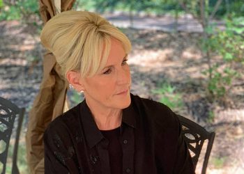 Primetime Special Follows Erin Brockovich as She Visits Hinkley for First Time in 10 Years – 25 Years After Monumental Legal Case