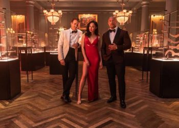 “Red Notice” Starring Dwayne Johnson, Gal Gadot, and Ryan Reynolds Launches on Netflix Globally November 12