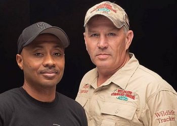 Welcome to the Wild World of Rescue Where the Gloves Come Off in “Bare Hands Rescue” Premiering Sun. August 22 @ 10PM ET/PT on Animal Planet and discovery+