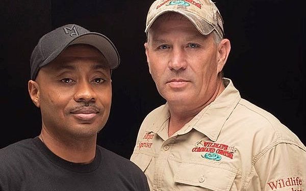 Welcome to the Wild World of Rescue Where the Gloves Come Off in “Bare Hands Rescue” Premiering Sun. August 22 @ 10PM ET/PT on Animal Planet and discovery+