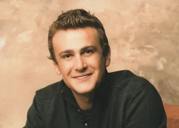 Apple TV+ Orders “Shrinking” from Star and Executive Producer Jason Segel