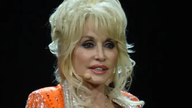 Dolly Parton to Guest Star in Final Season of “Grace and Frankie”