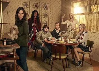 Starz Sets Premiere Date for Courteney Cox & Greg Kinnear-Led Genre-Bending Dark Family Comedy for March 6, 2022