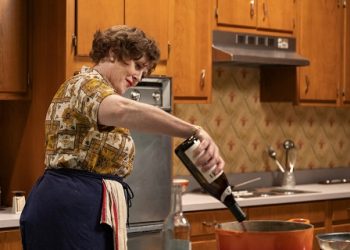 Max Original Comedy Series “Julia” Debuts March 31 [IMAGES]