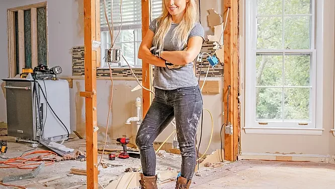 MotorTrend Star Cristy Lee Uncovers Monumental Deals for Clients Desperate to Find Their Perfect Home in New HGTV Series “Steal This House”