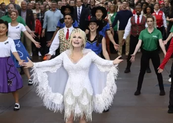 “Dolly Parton’s Mountain Magic Christmas” Arrives Thursday, December 1 @ 8PM ET/PT on NBC