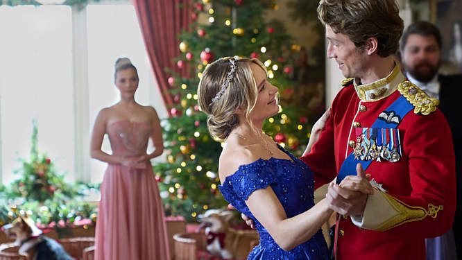 Hallmark Media Signs Hunter King to Multipicture Deal
