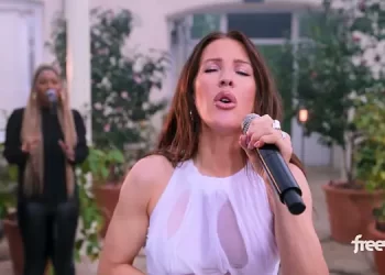 Amazon Freevee Celebrates International Women’s Day with Debut of Official Trailer for “Monumental: Ellie Goulding at Kew Gardens,” Premiering March 31 [VIDEO]