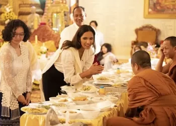 First Look & Date Announcement: Hulu Original Series “Taste the Nation with Padma Lakshmi” Season 2