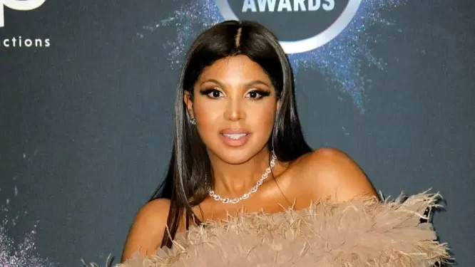 Grammy Award Winning Singer, Actress, Executive Producer, and Entrepreneur Toni Braxton Inks A New Deal with Lifetime