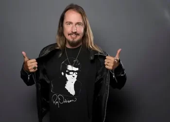 AXS TV and Spin Magazine Present the All-New Original Music Series “Spin’s 100 Greatest Rock Stars Since That Was a Thing” Premiering Monday, October 2