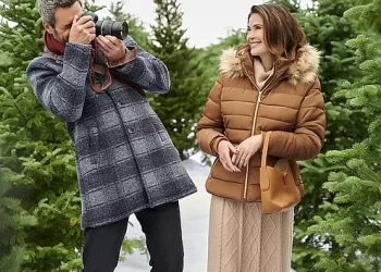 Roku Unwraps New Original Holiday Titles “The Holiday Shift” from CBS Studios and Fulwell73 and “How to Fall in Love by the Holidays” Starring Teri Hatcher