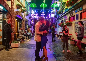 Witty & Romantic Irish Comedy, “The Lovers,” Starring Johnny Flynn and Roisin Gallagher, Debuts Thursday, December 7 on Sundance Now and AMC+ [VIDEO]