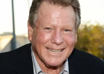 Actor Ryan O’Neal; ‘Love Story’, ‘Paper Moon’ Dies at 82