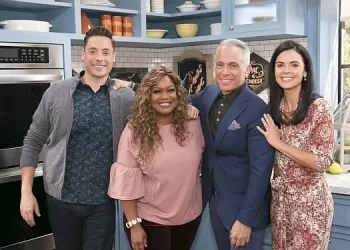 Food Network Serves Up First-Ever After-Hours Culinary Poker Game in “Wildcard Kitchen”