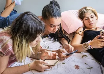 Official FX Trailer for “Social Studies” Starring Lauren Greenfield [VIDEO]