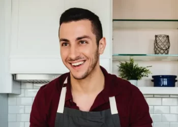 Chef Jake Cohen Whips Up Simple Dishes for Entertaining Inspired by His Heritage in New Series “Jake Makes It Easy” Premiering Monday, October 28 @ 10PM ET/PT on A+E Networks’ FYI