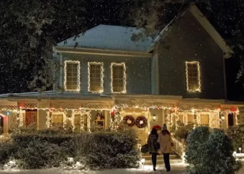 Stars Hollow Comes to Hulu: “Gilmore Girls” Complete Series Now Streaming [VIDEO]