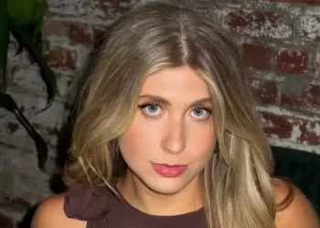 Awesomeness TV Lands the Rights to “That Friend,” from Comedian and Digital Star Sabrina Brier