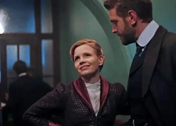 Eliza Is Doing Her Best to Have It All… and a Familiar Face Returns! [VIDEO]